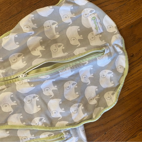 Woombie elephant swaddle/sleep sack transitions size 0-3 months 5-13 lb - Picture 3 of 5